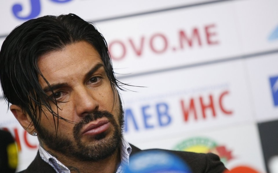 Благо бяга в чужбина с новата