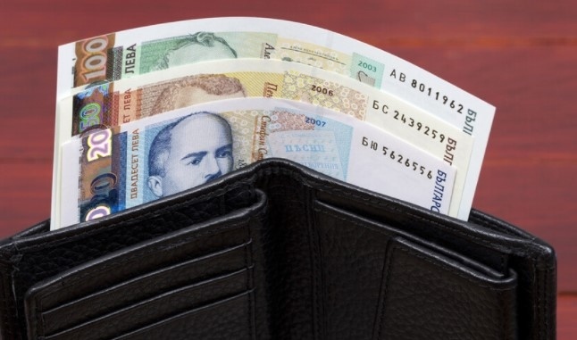 Кабинетът одобри повишението на минималната работна заплата