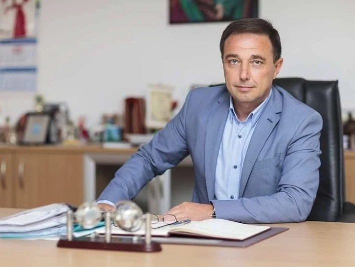 Депутати искат смяната на шефа на Слънчев бряг АД