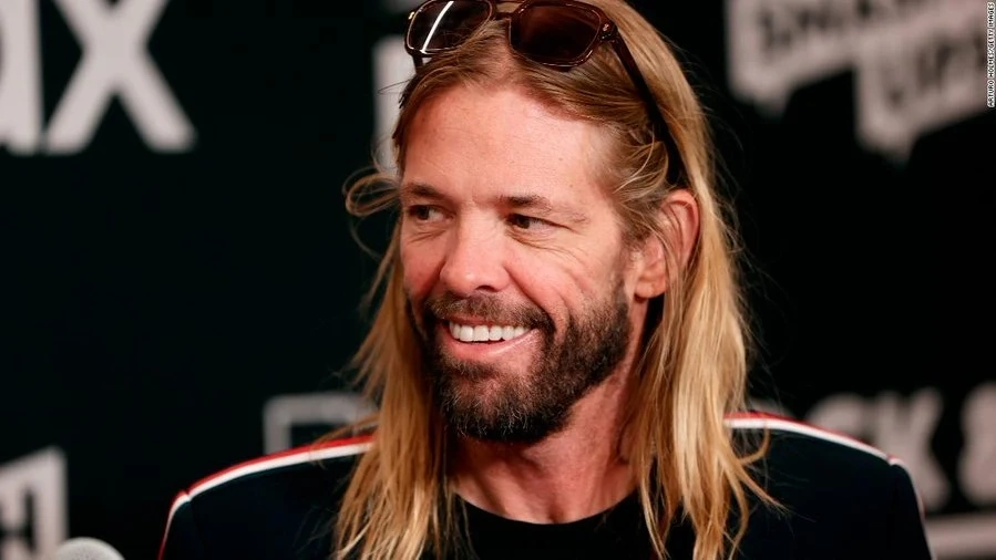 Почина барабанистът на Foo Fighters Тейлър Хокинс