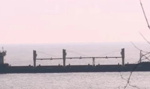 Българският кораб Царевна все още е блокиран на пристанището в Мариупол