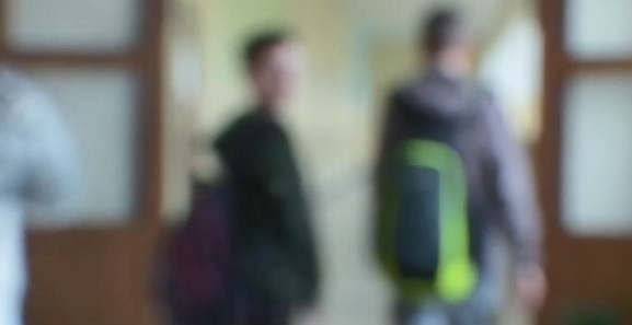 Учениците се връщат в клас без тестове за COVID-19