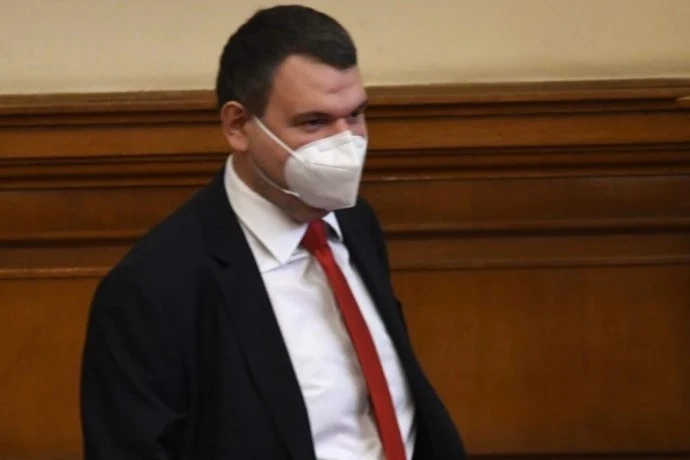 Прокуратурата няма да разследва Пеевски нито за продажбата на имоти, нито за досиетата Пандора
