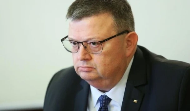 Сотир Цацаров съди Кирил Петков за 15 хил. лв.