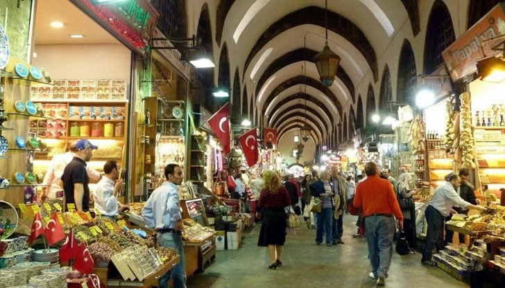 Туроператор: Над 10 000 българи пътуват седмично за пазар в Одрин