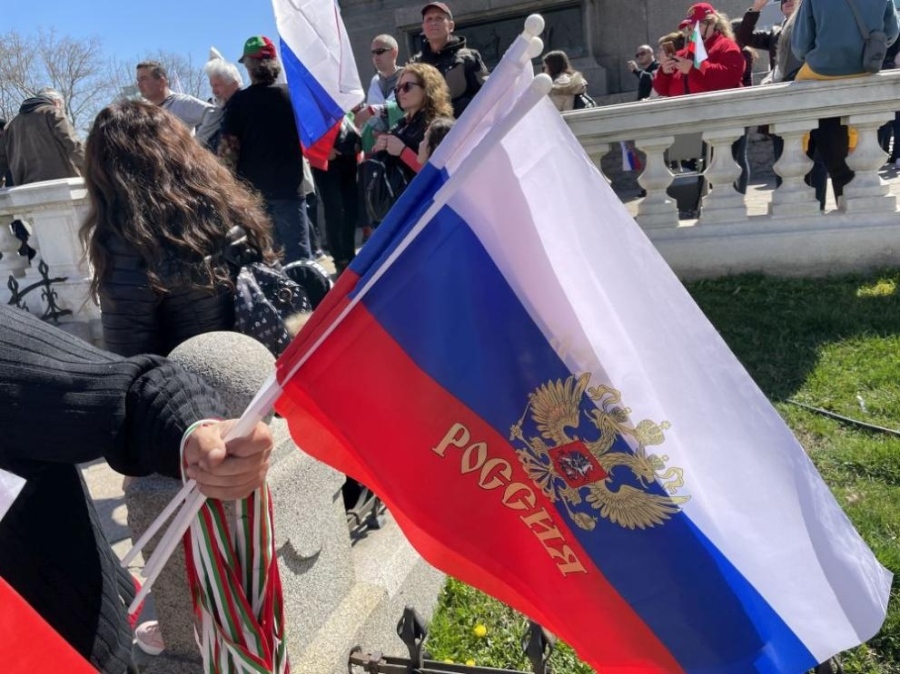 Възраждане докара протестиращи с автобуси и Z на гърбовете