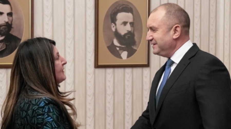 Румен Радев разговаря с Херо Мустафа