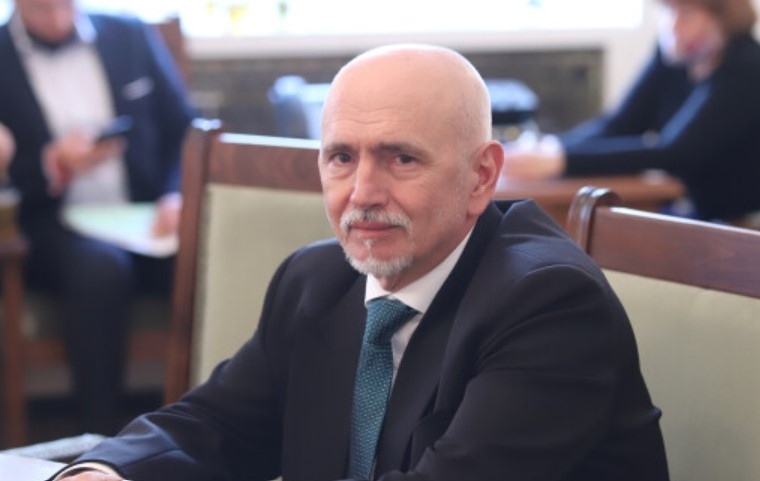 Събев: Няма да има държавен телеком