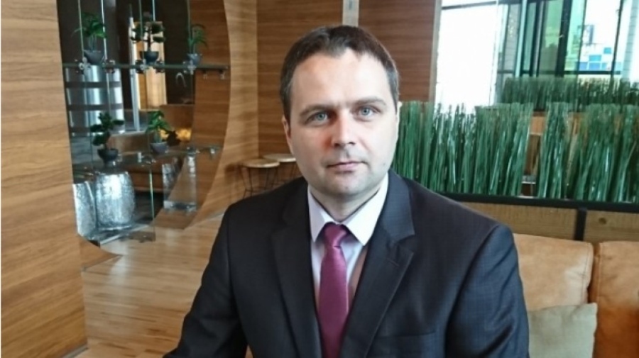 Скандал! Съветник на министъра на туризма събира пари от хотелите