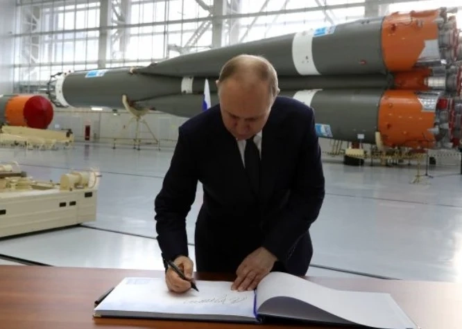 Путин: Русия започва проучване на Луната