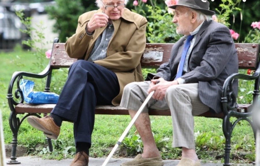 Изплащат се великденските добавки от 70 лева на пенсионерите