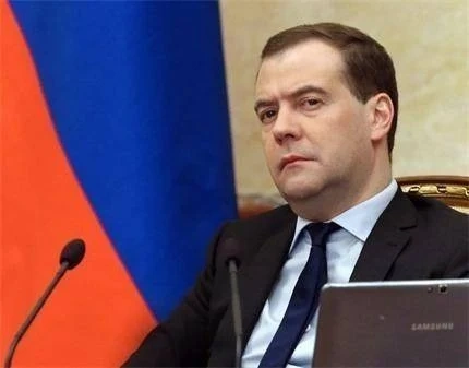 Димитрий Медведев: Не съм нареждал да сваляме Starlink, но идеята е интересна