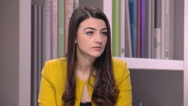 Бориславова: Петков е готов да даде зелена светлина за Северна Македония в ЕС