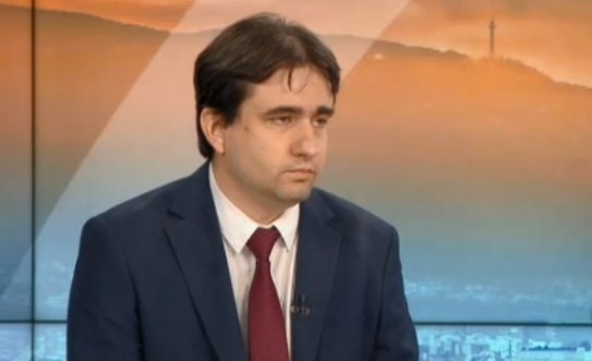 Правителството отлага въвеждането на лични карти с чип