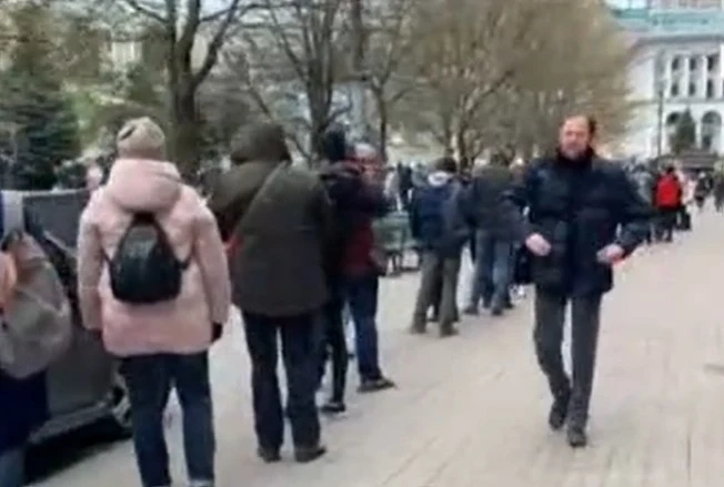 Окромна опашка в Киев за пощенска марка с потъналия крайцер Москва