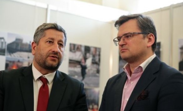 Кулеба: Като пращате бронежилетки, вие искате да умрем защитени