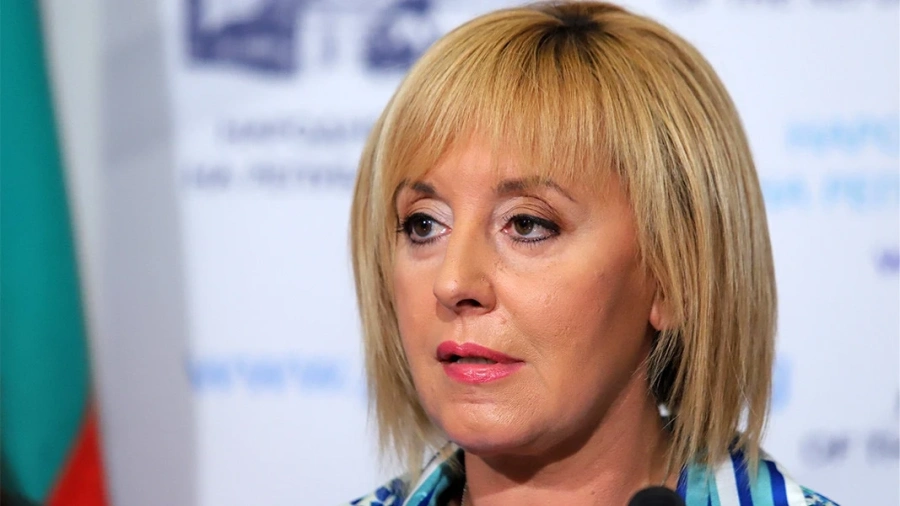 Манолова към Петков: Капачки за снаряди ли, г-н премиер?