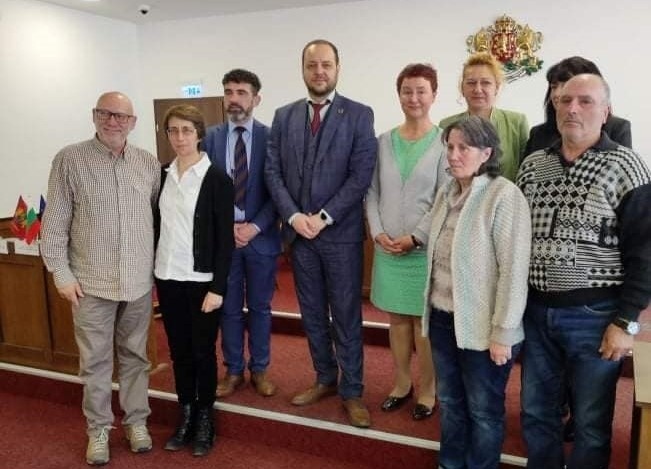 Кой финансира и седи зад зеленото сдружение Дишай, Девня?