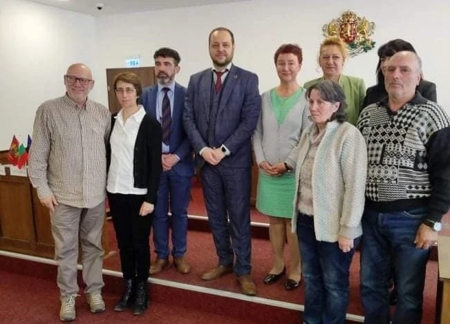 Кой финансира и седи зад зеленото сдружение Дишай, Девня?