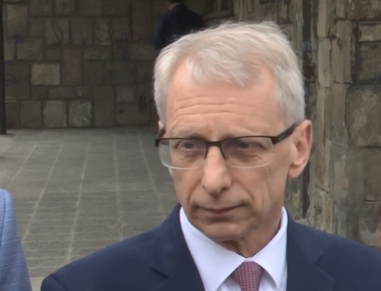 Учебната година ще започне на 15 септември, но за следващата се обсъжда от 7-и