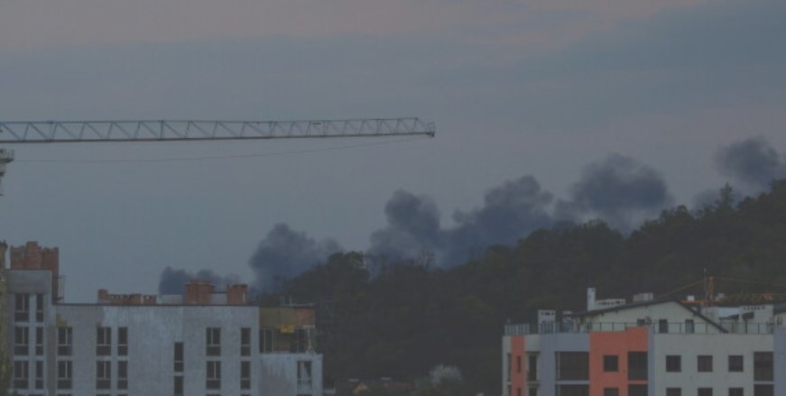 Русия нанесе въздушен удари в украинсикя град Лвов.
В западния украински