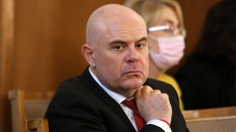 Отстраняването на главния прокурор Иван Гешев отново е на дневен