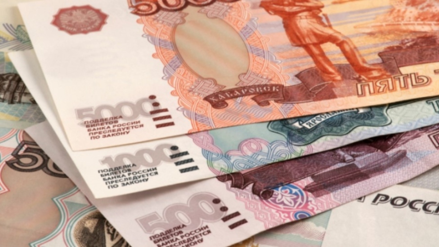 Рублата достигна двегодишен връх спрямо долара и еврото