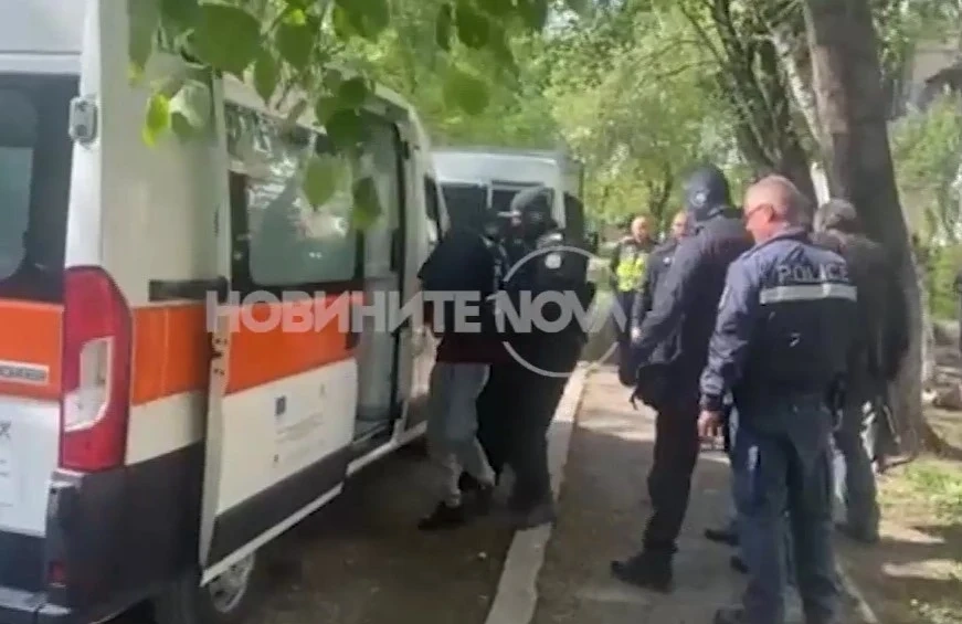 Задържаха барикадиралия се мъж от кв. Люлин в София 