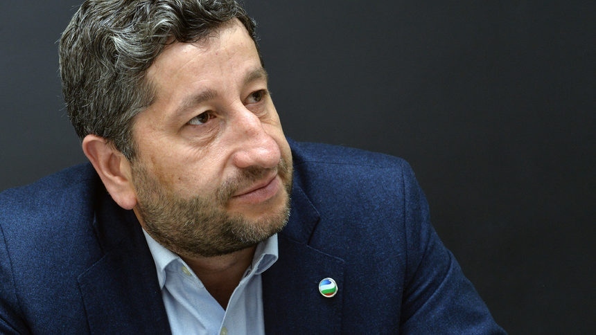 Иванов: Коалицията в момента се занимава с решаване на кризи, които сама е създала