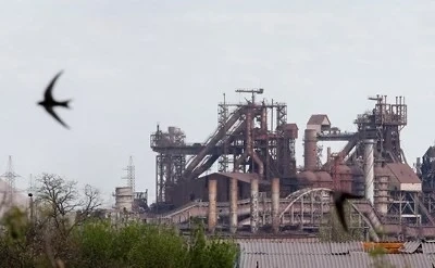 Евакуират се десетки цивилни от Азовстал в Мариупол
