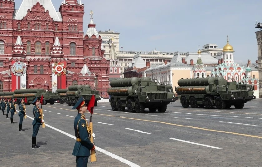 Путин на парада в Москва: Русия дава превантивен отпор на агресията на Запада (НА ЖИВО)