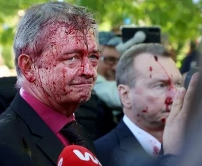 Заляха с червена боя посланика на Русия в Полша