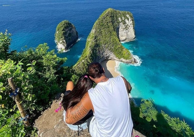 Благо Георгиев пусна първи снимки с новата си половинка от Индонезийския архипелаг