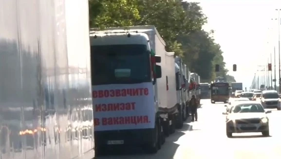 Колона от камиони на Цариградско шосе в София, блокада на всички входове на Пловдив 