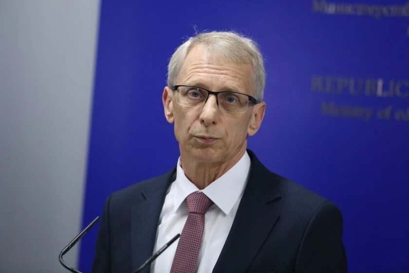 Министър Денков: Само четири училища са заявили, че няма да могат да вдигнат учителските заплати