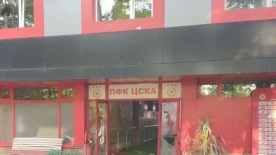 Фенове на ЦСКА атакуваха с камъни Българска армия