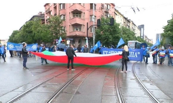 Протестиращи блокираха Лъвов мост и Петте кьошета