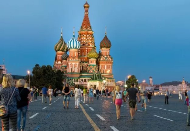 Руснаци се отказват от руските си паспорти от страх и