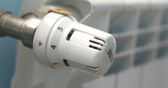 Намаляват ДДС на парното и топлата вода на 9%