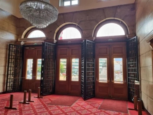 Незабавна оставка на председателя на НС заради позора с решетките