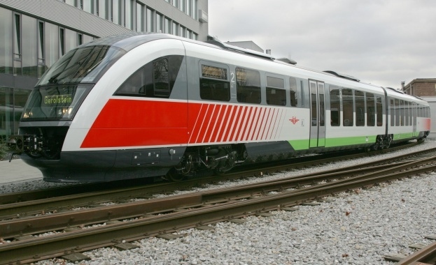 Влак с над 150 пътници аварира край Крумово