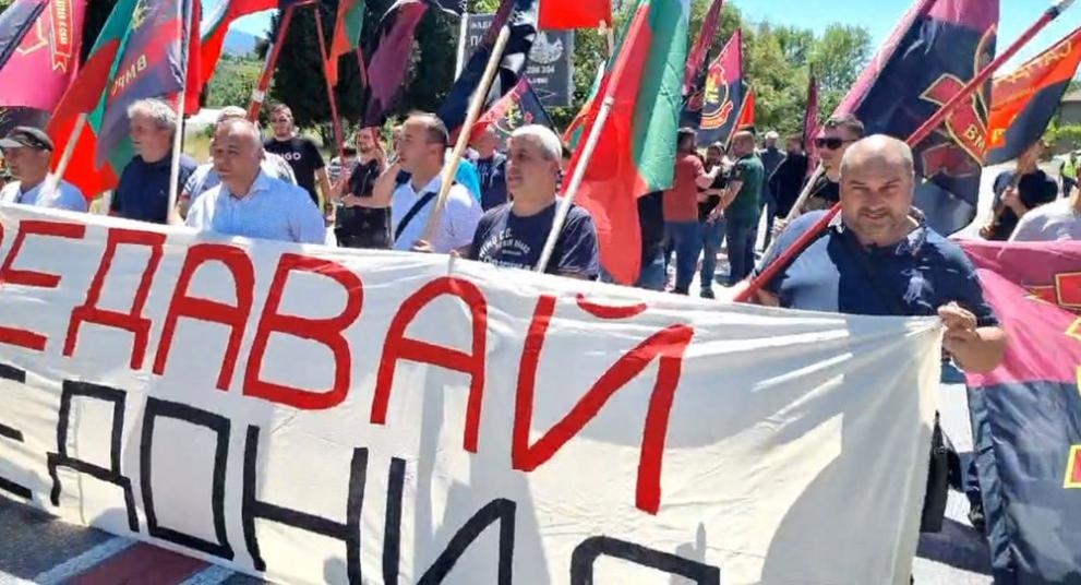 Протест на ВМРО блокира движението през Кресненското дефиле Причината за недоволството