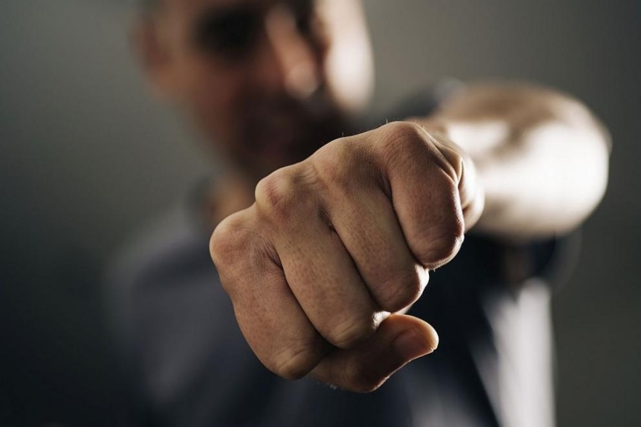 Мъж преби жена си в Монтана, счупи й 17 ребра