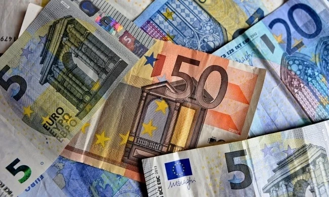 Еврото стабилно над 1,06 долара