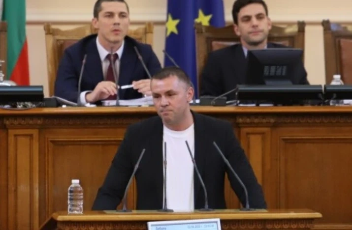 Ицо Хазарта: Не сте за среден пръст, за килия сте