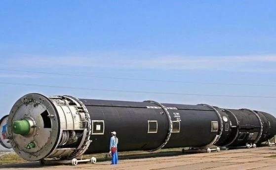 Шефът на Роскосмос: Ракетата Сармат няма да иска разрешение да прелети над страхливите българи