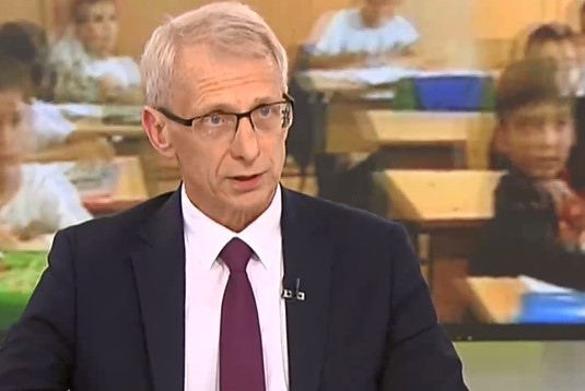 Денков: Все още няма консенсус за удължаването на учебната година