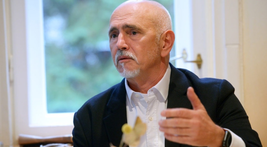 Министър Събев: Слави Трифонов е просто една политическа кукла