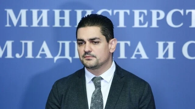 Радостин Василев подаде оставка като министър на спорта