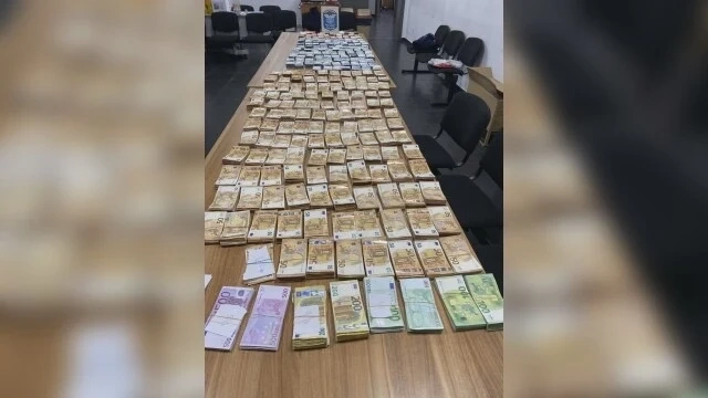 Задържаха над 1 милион недекларирани евро в автобус на ГКПП Капитан Андреево